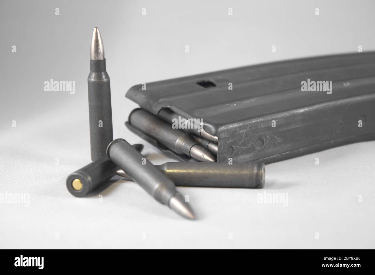 Fusil d'assaut clip avec balles de .223 ammo Banque D'Images