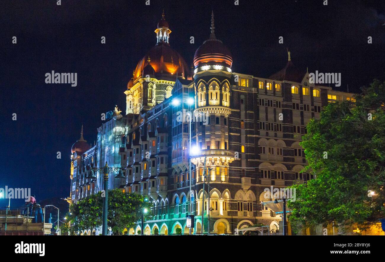 Chhatrapati Shivaji Maharaj Terminus, anciennement connu sous le nom de Victoria Terminus, est une gare ferroviaire historique et un site classé au patrimoine mondial de l'UNESCO à Mumbai. Banque D'Images