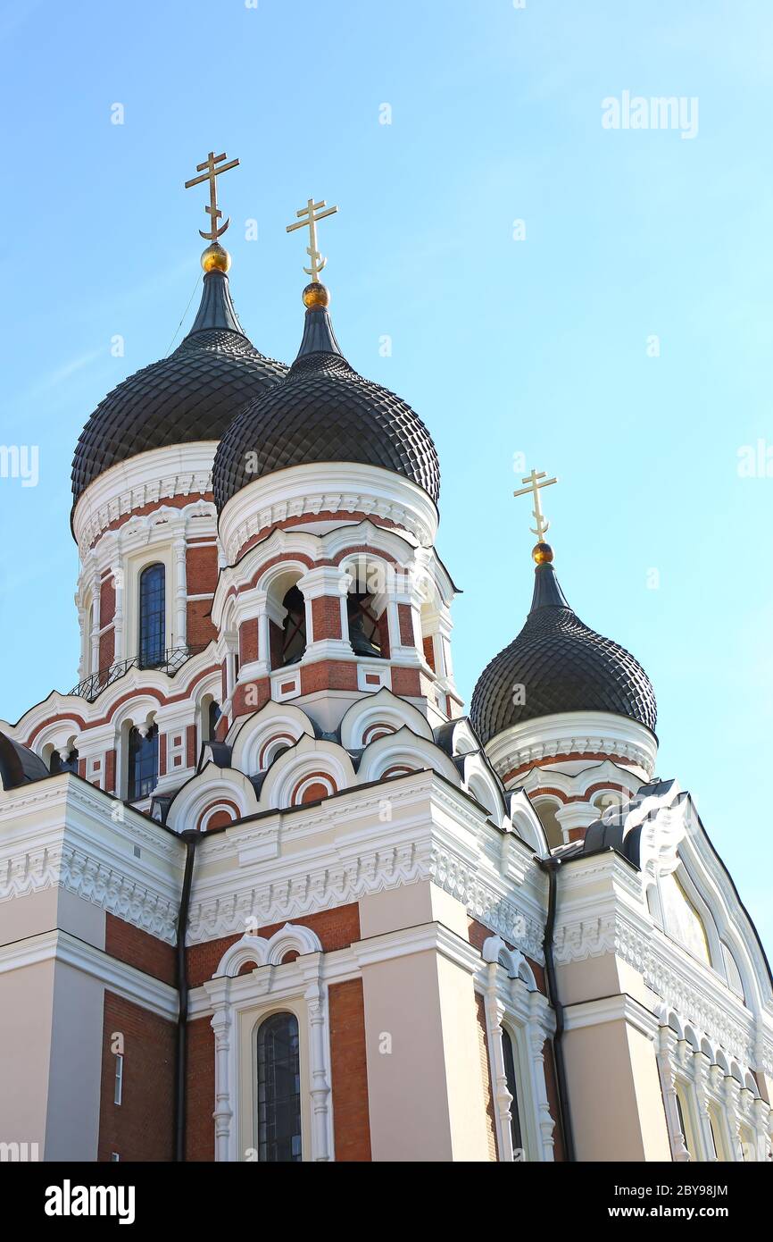 Magnifique point de repère du centre-ville ; la cathédrale Nevsky est une cathédrale orthodoxe de la vieille ville, Tallinn, Estonie. Banque D'Images