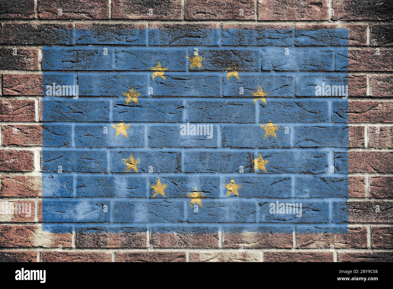 Drapeau de l'Union européenne sur fond de mur de briques Banque D'Images