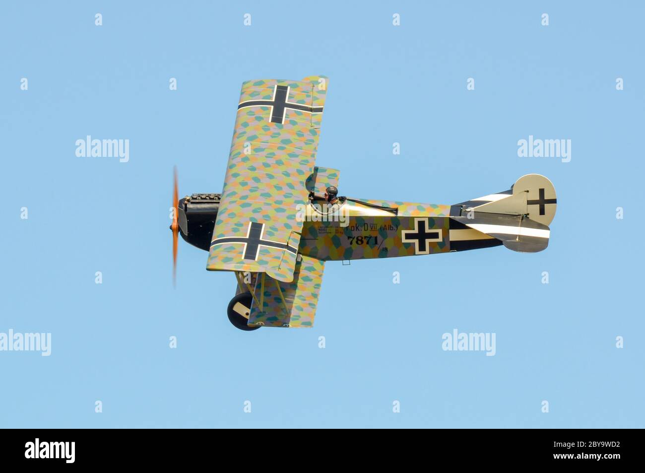 Fokker DVII ZK-FOD 7871 réplique volant à Wings au-dessus de l'exposition aérienne de Wairarapa, Aérodrome de Hood, Nouvelle-Zélande. Luftstreitkräfte avion de chasse allemand de la Grande Guerre Banque D'Images