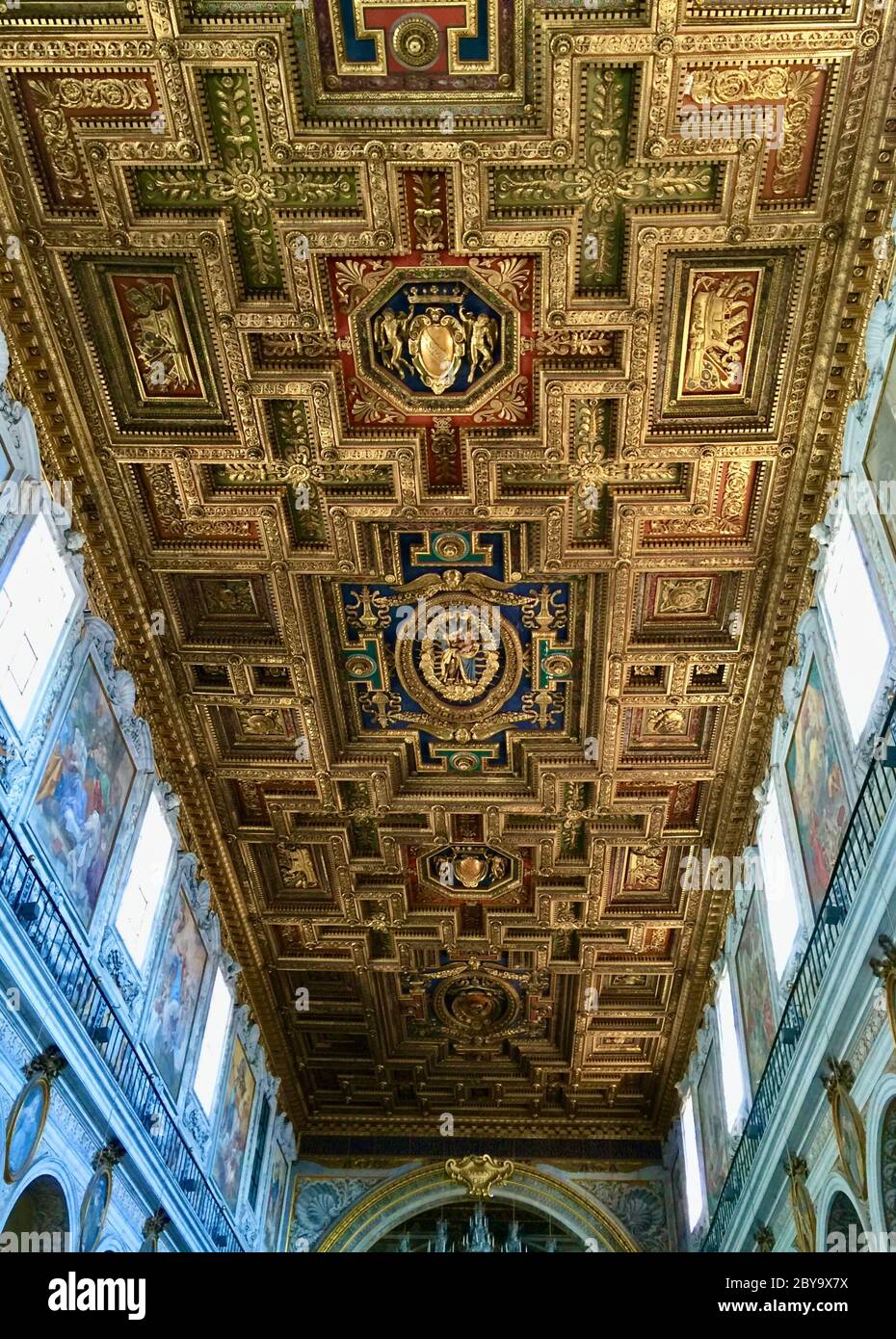 Intérieur de la basilique Sainte-Marie de l'autel du ciel. Banque D'Images