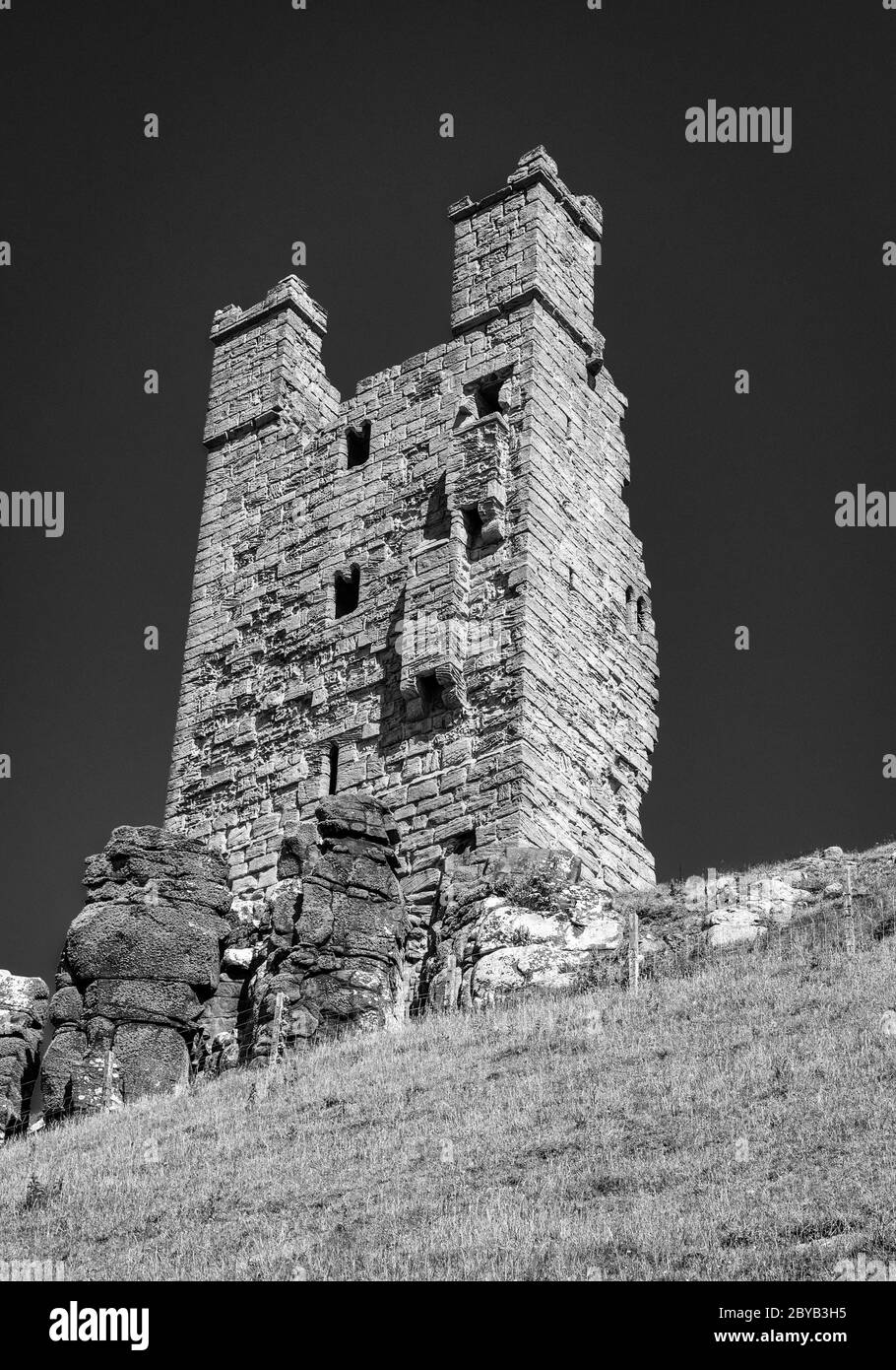 Ruines de la tour Lilburn, château de Dunstanburgh, Northumberland Banque D'Images