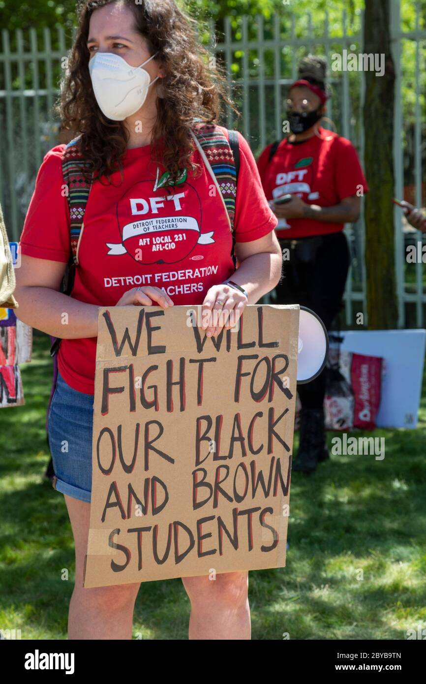 Detroit, Michigan - des enseignants des écoles publiques et des districts de banlieue de Detroit se rassemblent pour protester contre la brutalité policière et le meurtre de George par la police Banque D'Images