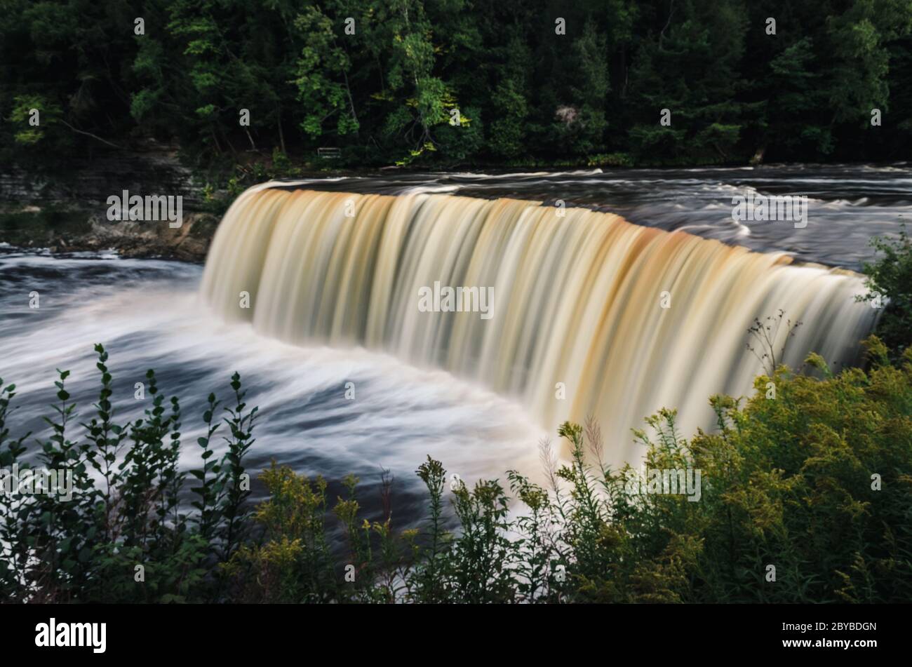 Upper Tahquamenon Falls dans le parc national de Tahquamenon Falls, près de Paradise, Michigan Banque D'Images