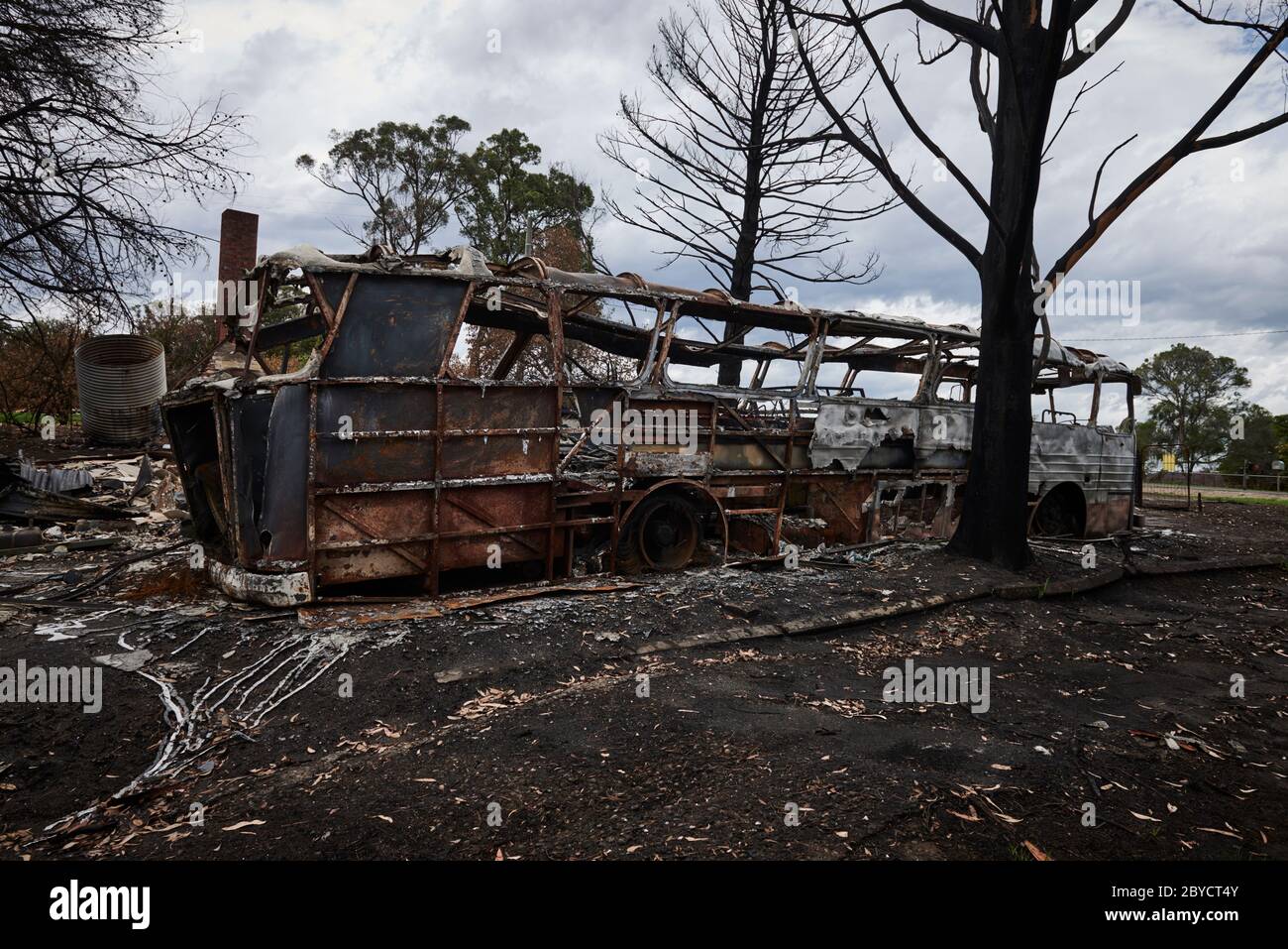 Les restes brûlés des incendies qui ont frappé Clifton Creek. Banque D'Images
