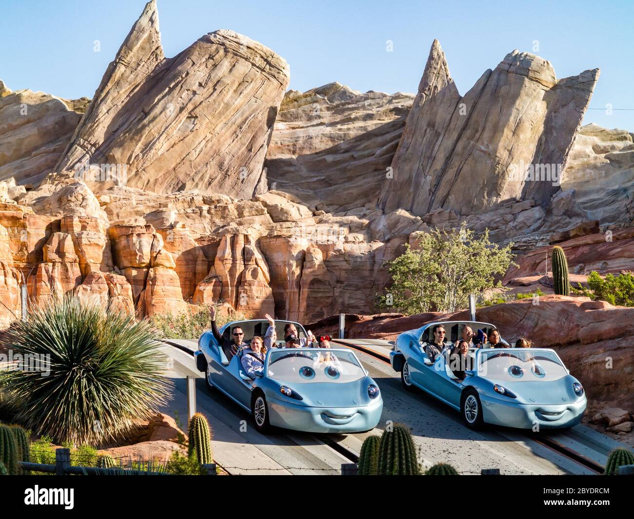 ANAHEIM, CALIFORNIE - 2 décembre 2016 - Radiator Springs Racers in Cars Land in California Adventure au Disneyland Resort Banque D'Images