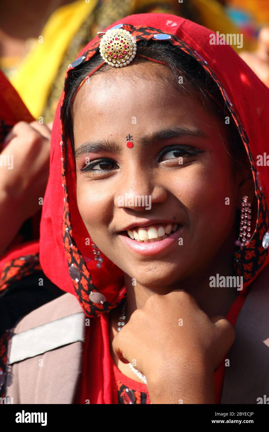 Portrait of Indian girl Pushkar camel fair Banque D'Images