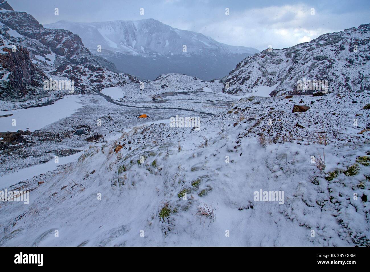 Camp de neige dans les montagnes de Dientes de Navarino sur Isla Navarino Banque D'Images