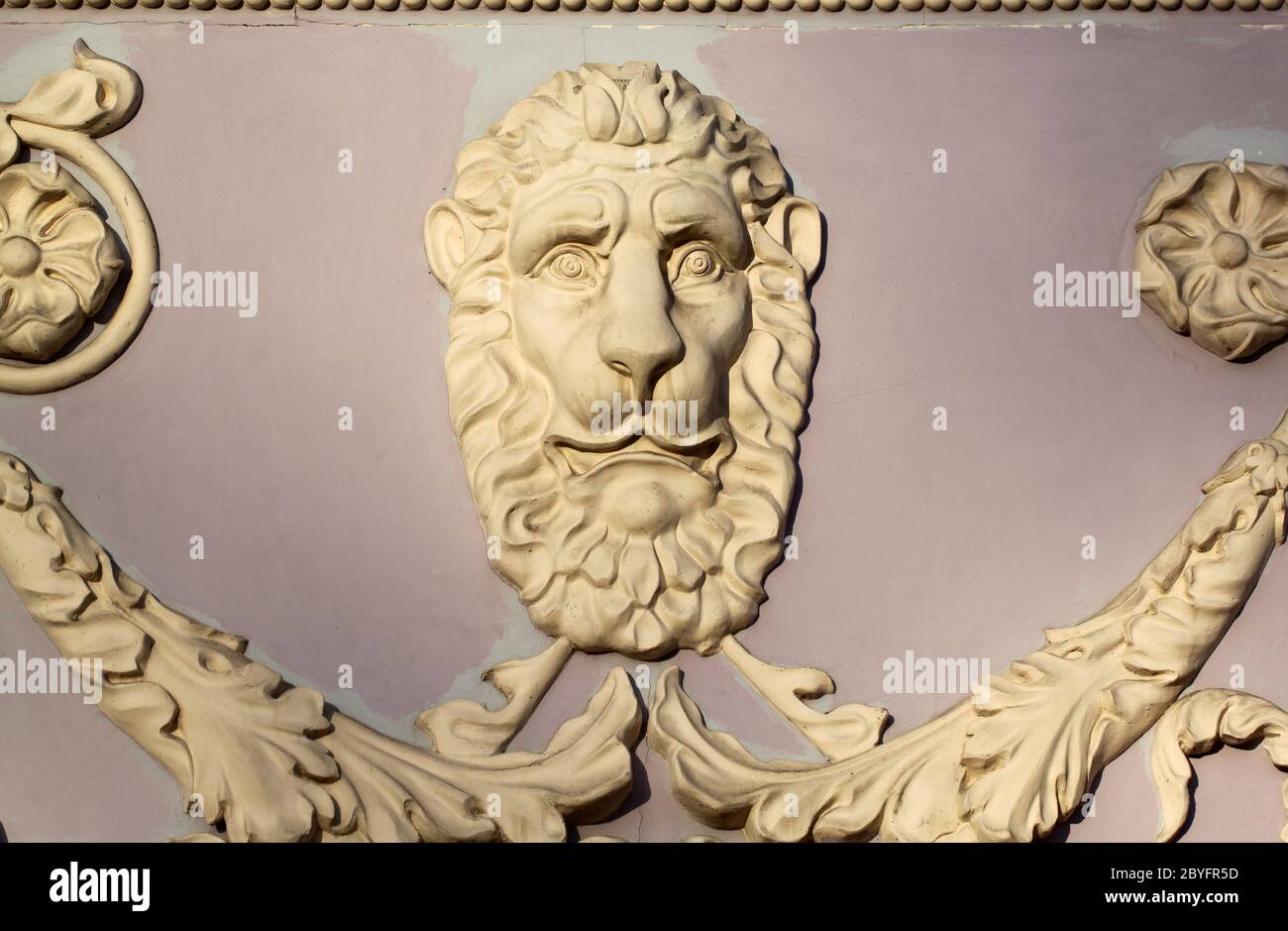 Bas-relief d'un lion sur le mur Banque D'Images