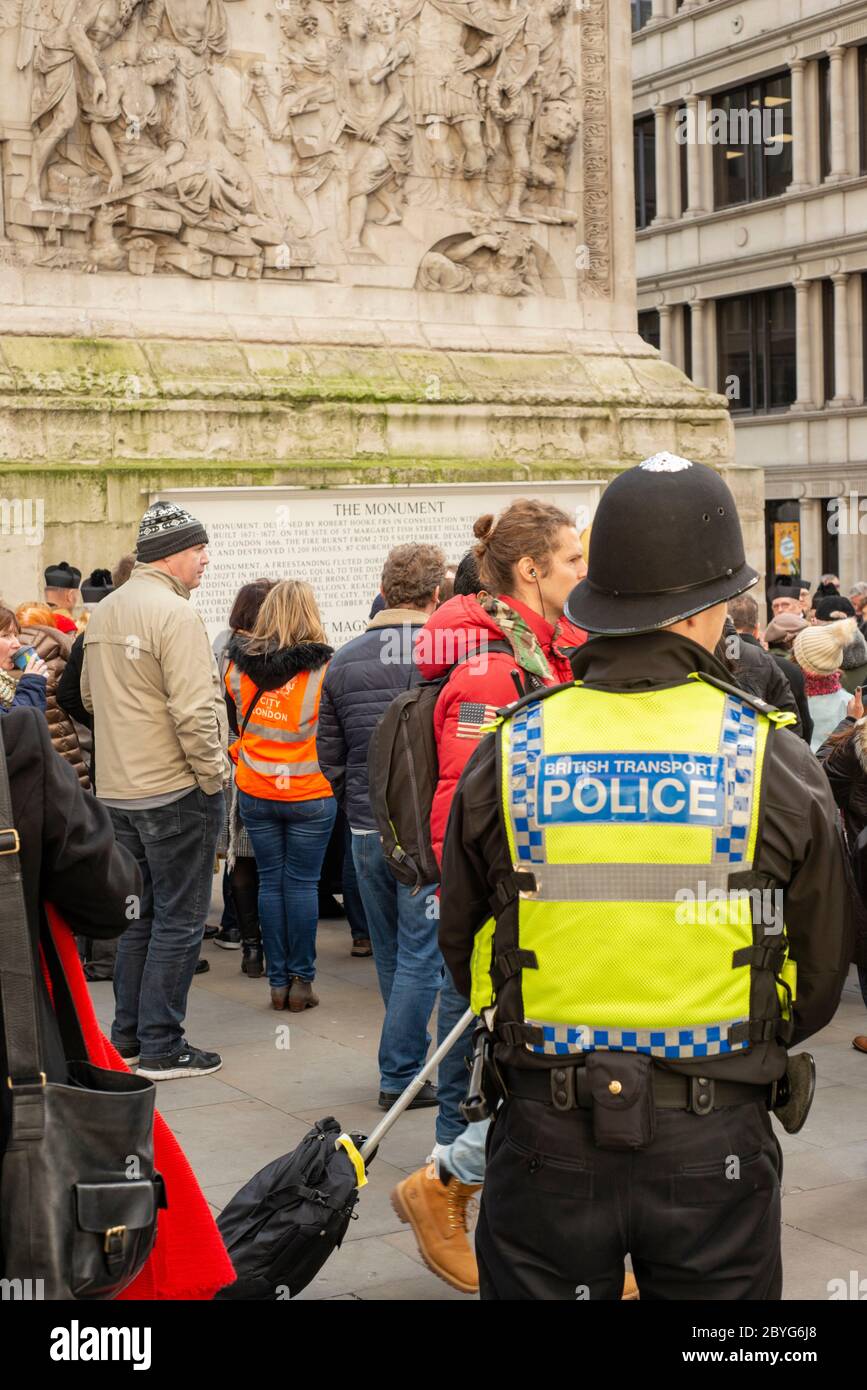Commémoration de service religieux et cérémonie de remise des hommages pour 2019 victimes de l'attaque du pont de Londres, The Monument, Londres, Royaume-Uni Banque D'Images