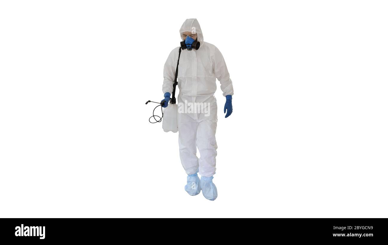Virologue en marche uniforme et en désinfection de la zone sur fond blanc. Banque D'Images