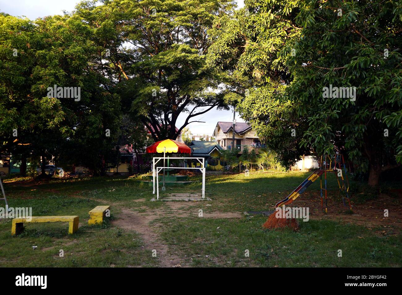 Antipolo City, Philippines - 6 juin 2020 : parc naturel communautaire et aire de jeux pour enfants. Banque D'Images