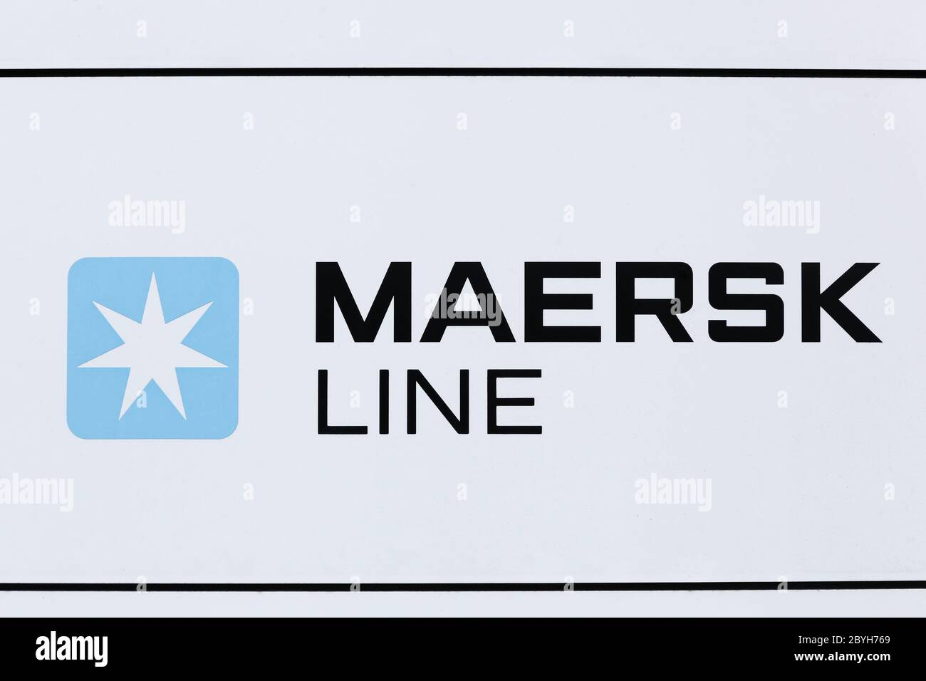 Esbjerg, Danemark - 6 mai 2016 : panneau de la ligne Maersk sur un mur. La société Maersk, basée à Copenhague, au Danemark, est le plus grand opérateur de navires-conteneurs Banque D'Images