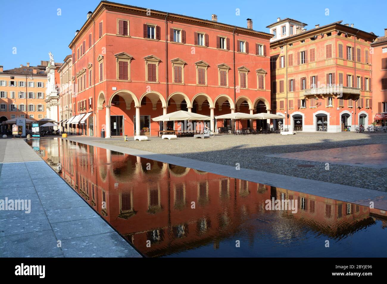 Italie /Modène – 23 juin 2019 : Piazza Roma et l'Académie militaire de Modène en Émilie-Romagne. Il est connu pour son vinaigre balsamique, son opéra et sa Ferra Banque D'Images