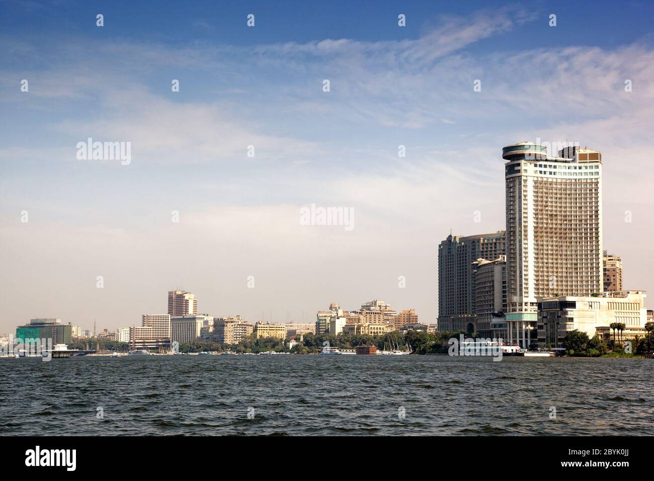 Le Caire paysage urbain vu du Nil, Égypte, Afrique. Banque D'Images