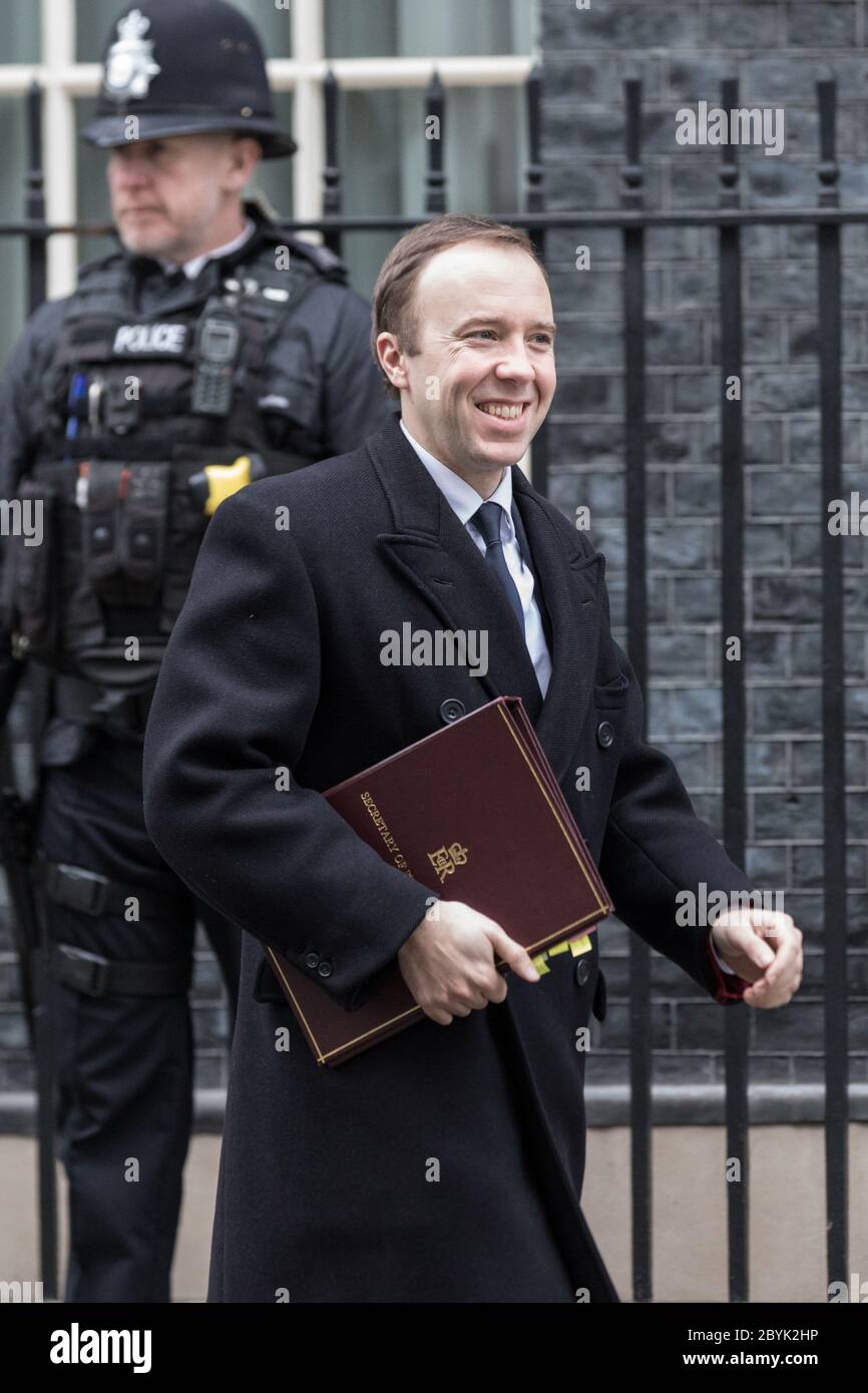 Matt Hancock, député du Parti conservateur, secrétaire d'État à la Santé, sourit alors qu'il quitte le 10 Downing Street, Londres Banque D'Images