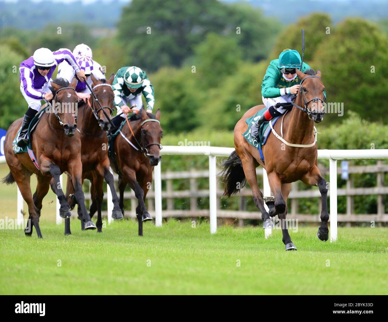 Colin Keane, un fjordeur et un jockey, remporte la bataille d'EPF Fillies Maiden (plus 10) au champ de courses de Navan, dans le comté de Meath, en Irlande. Banque D'Images