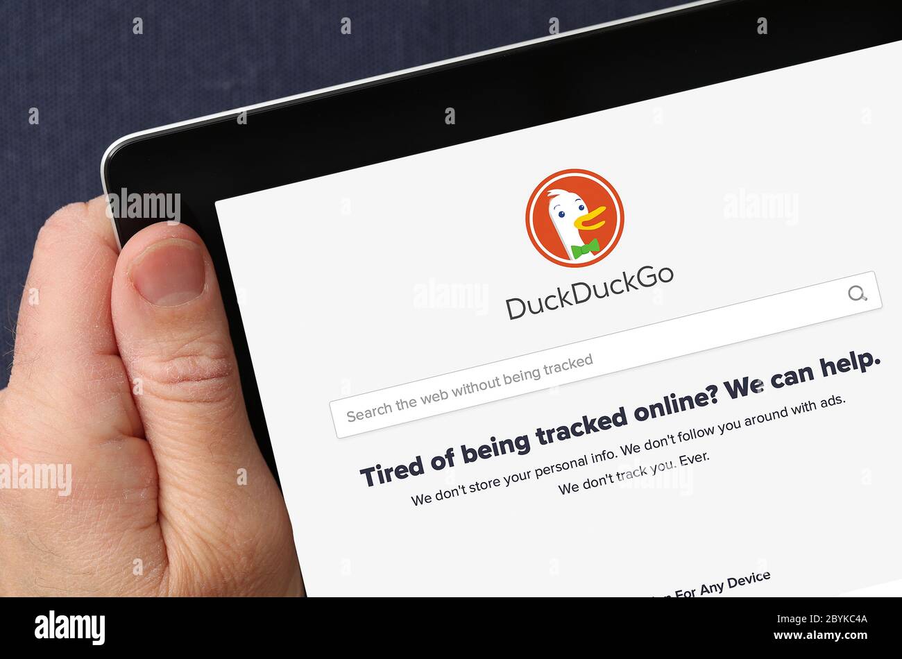 Site Web de DuckDuckGo, affiché sur un iPad. (usage éditorial uniquement) Banque D'Images