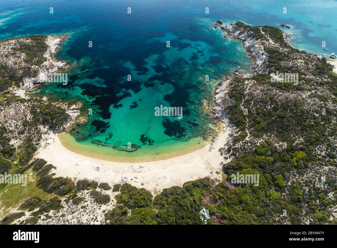 Vue aérienne de la plage de Kalamitsi sur la péninsule de Sithonia, dans le Chalkidiki, Grèce Banque D'Images