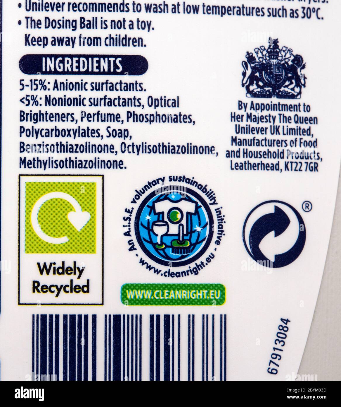 Logo Cleanright.eu et logo largement recyclé sur un liquide de lavage unilever Persil Banque D'Images