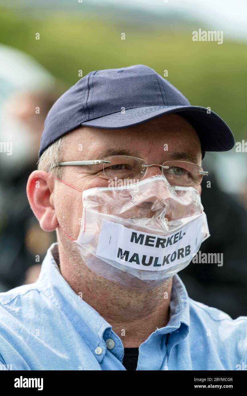 16.05.2020, Brême, Brême, Allemagne - démonstration contre les restrictions de corona, masque respiratoire comme symbole de censure présumée. 00A200516D063CAROEX. Banque D'Images