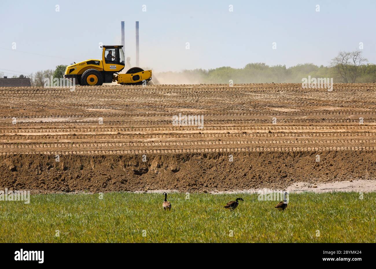 22.04.2020, Oberhausen, Rhénanie-du-Nord-Westphalie, Allemagne - conversion d'Emscher, nouvelle construction de l'égout d'Emscher, ici dans le champ de Holten, pré Banque D'Images