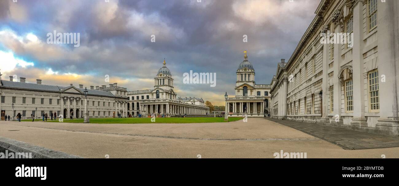 Vue panoramique sur le Royal Naval College, Greenwich, Londres, Angleterre. C'était un établissement ferroviaire pour la Marine royale entre 1873 et 1998. Filtre min Banque D'Images