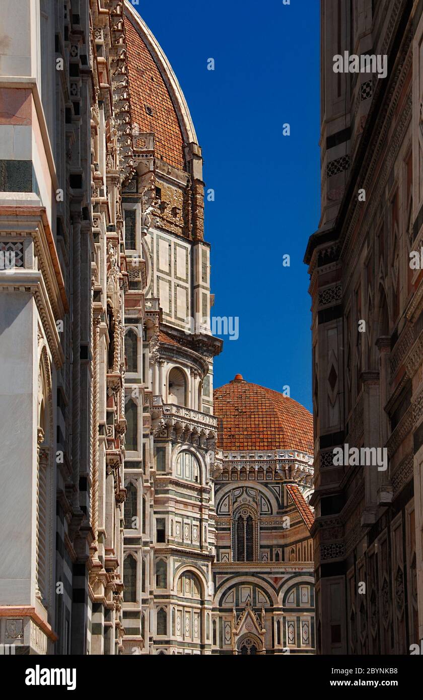 Architecture gothique et Renaissance à Florence, vue partielle sur Santa Maria del Fiore (Sainte Marie de la fleur) dôme, chapelle et clocher (14-15ème ec Banque D'Images