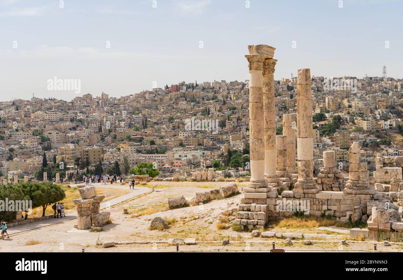 La citadelle de la ville d'Amman en Jordanie au Moyen-Orient. Temple d'Hercules de la Citadelle d'Amman (Jabal al-Qa). Vieille ville. Banque D'Images