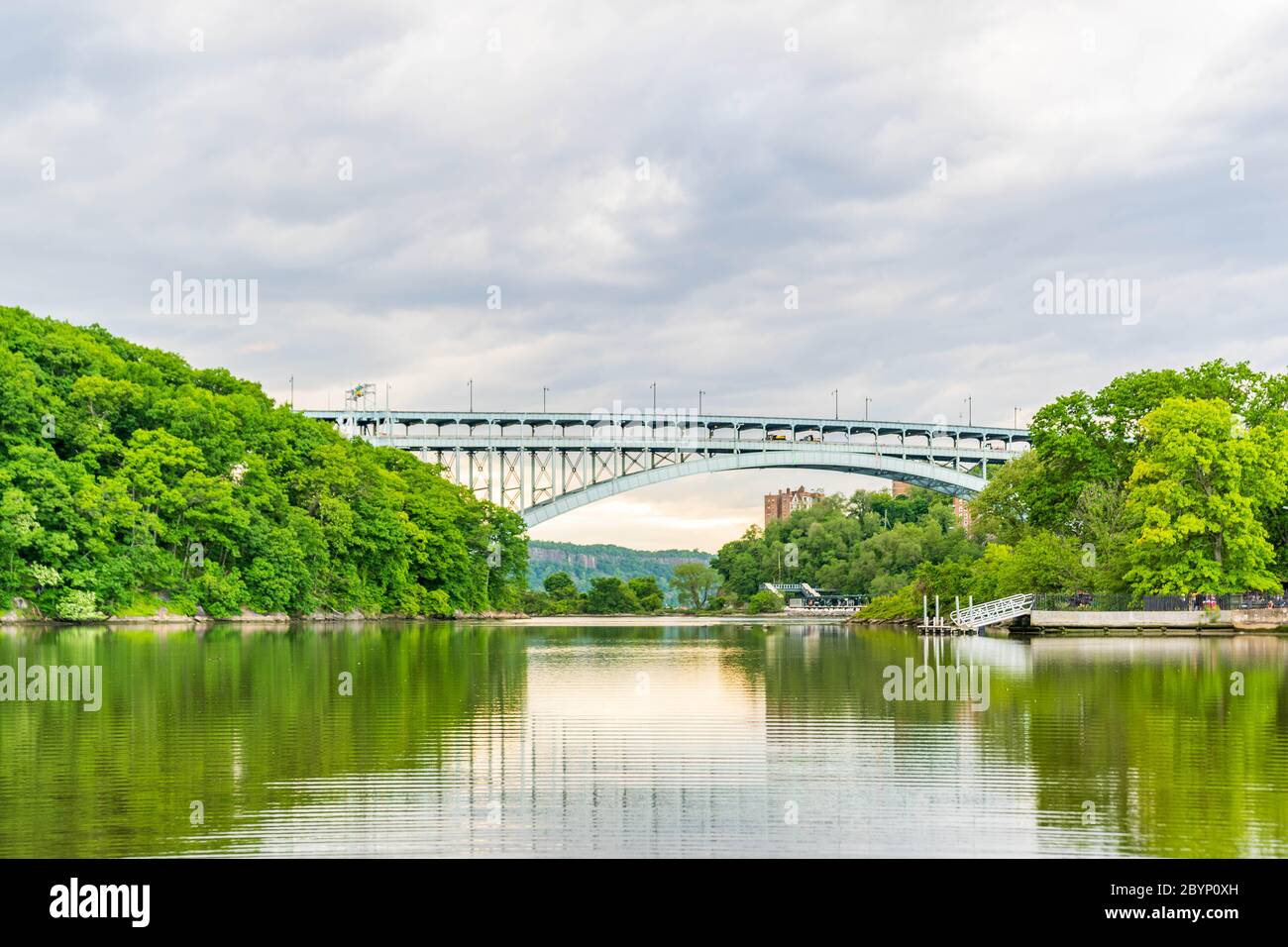 Le pont Henry Hudson situé à Inwood Hill Park Manhattan. Banque D'Images