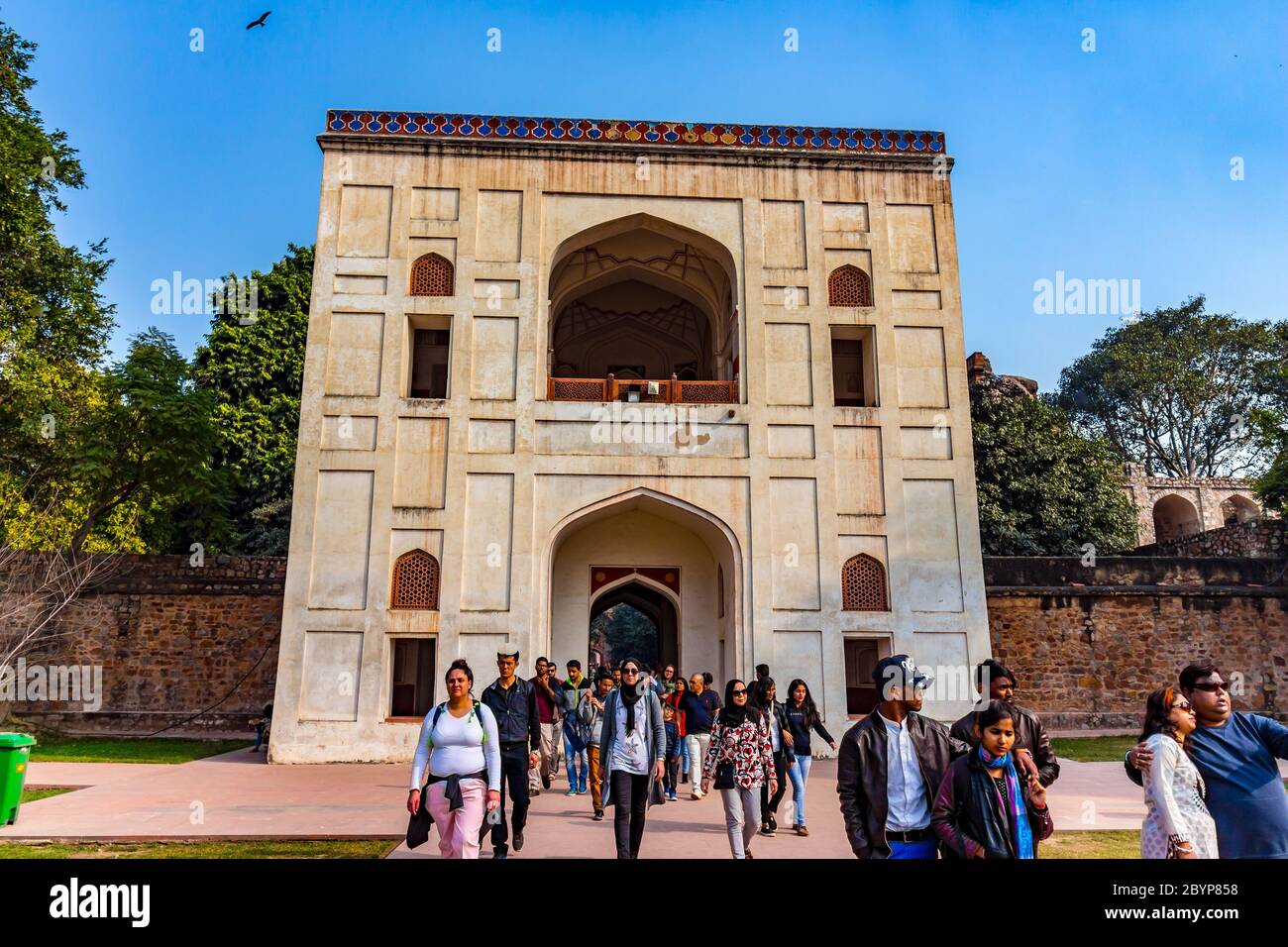 Vue royale sur le premier jardin-tombe du sous-continent indien. Le Tomb est un excellent exemple d'architecture perse. Situé dans le Nizamuddin Banque D'Images