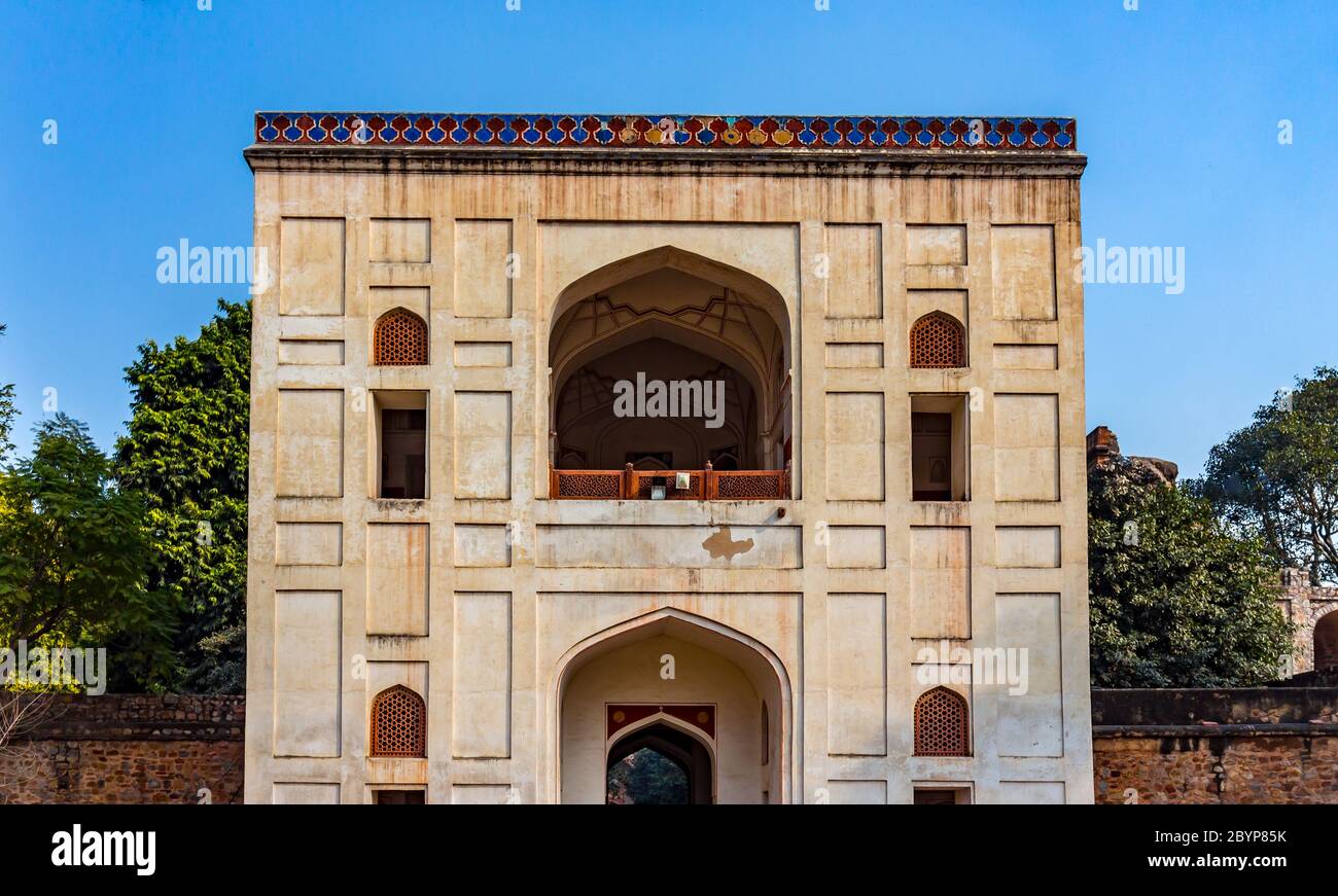 Vue royale sur le premier jardin-tombe du sous-continent indien. Le Tomb est un excellent exemple d'architecture perse. Situé dans le Nizamuddin Banque D'Images