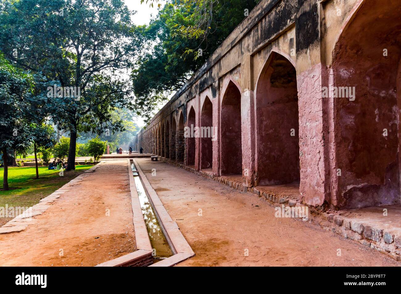 Vue royale sur le premier jardin-tombe du sous-continent indien. Le Tomb est un excellent exemple d'architecture perse. Situé dans le Nizamuddin Banque D'Images