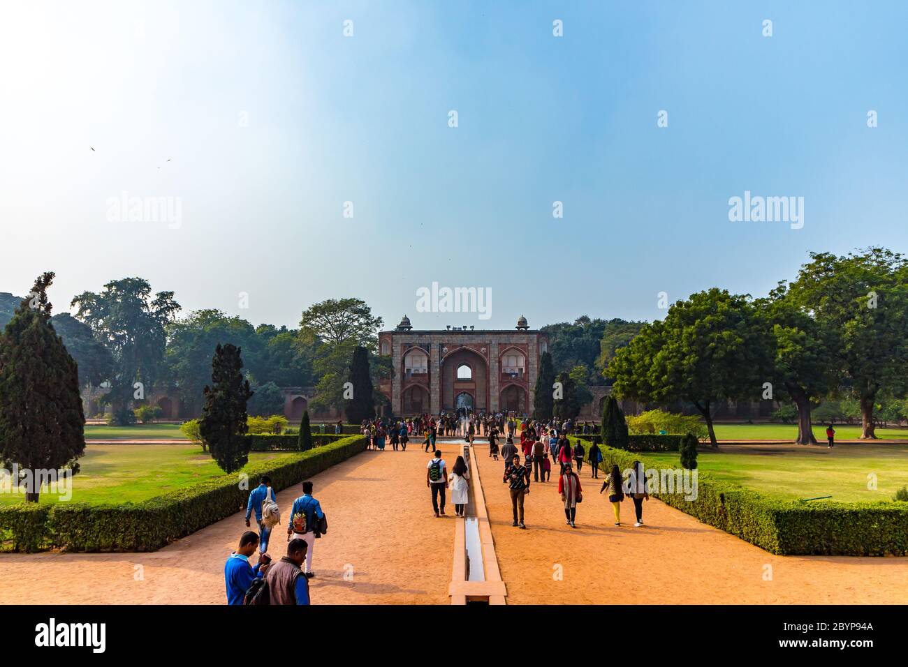 Vue royale sur le premier jardin-tombe du sous-continent indien. Le Tomb est un excellent exemple d'architecture perse. Situé dans le Nizamuddin Banque D'Images