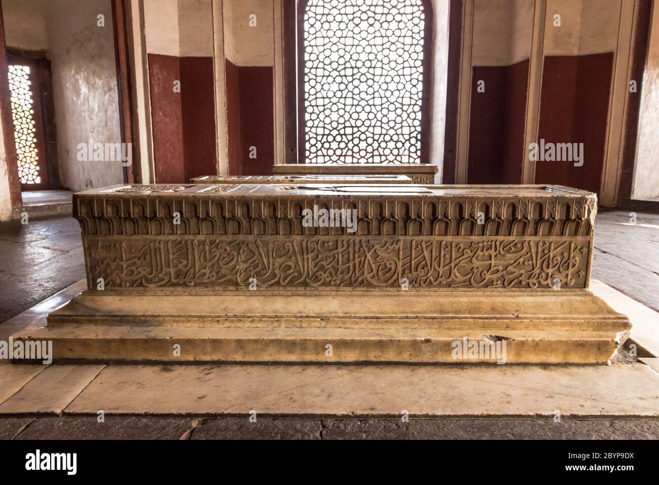 Vue royale sur le premier jardin-tombe du sous-continent indien. Le Tomb est un excellent exemple d'architecture perse. Situé dans le Nizamuddin Banque D'Images