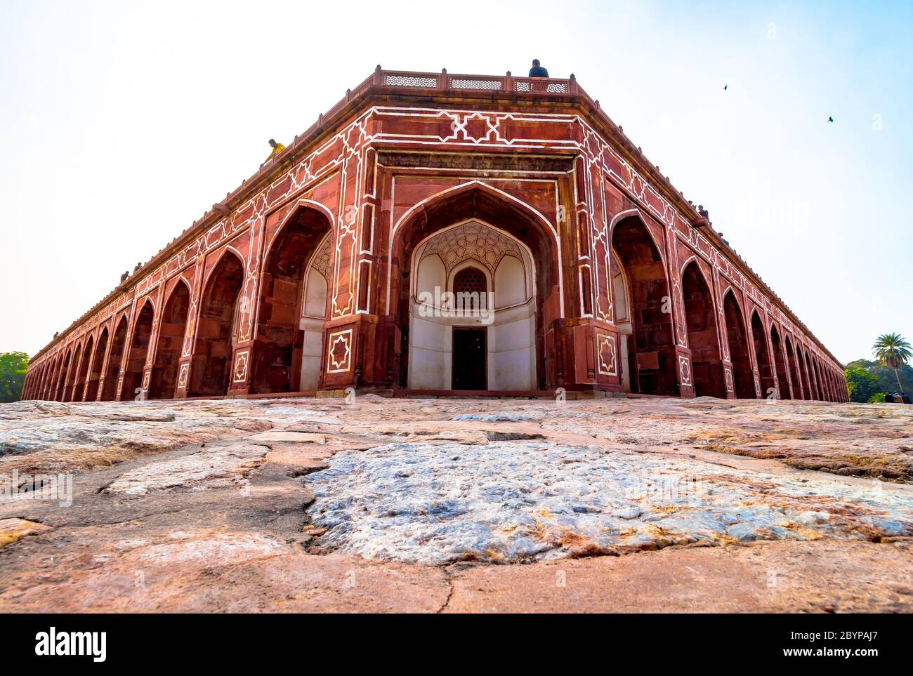 Vue royale sur le premier jardin-tombe du sous-continent indien. Le Tomb est un excellent exemple d'architecture perse. Situé dans le Nizamuddin Banque D'Images