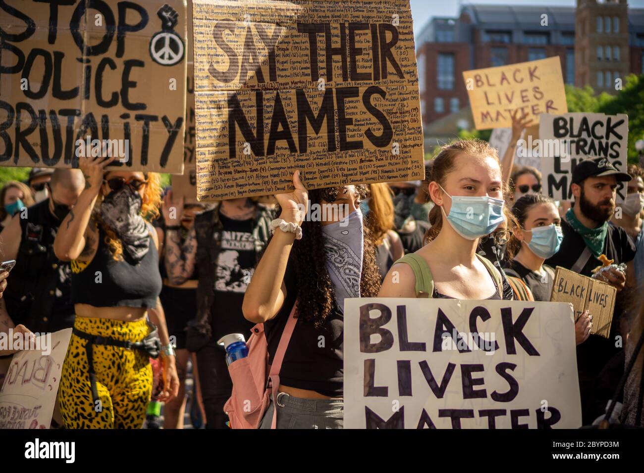 Les manifestants de Black Lives Matter se rassemblent, avant de marcher, dans le parc Washington Square de New York pour protester contre la mort de George Floyd, vu le mardi 9 juin 2020. (© Richard B. Levine) Banque D'Images