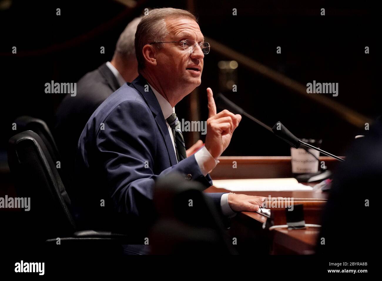 Washington, États-Unis d'Amérique. 10 juin 2020. Doug Collins (R-GA) pose des questions lors d'une audience de la Commission judiciaire de la Chambre pour discuter de la brutalité policière et du profilage racial le mercredi 10 juin 2020. Crédit : Greg Nash/Pool via CNP | usage dans le monde crédit : dpa/Alay Live News Banque D'Images