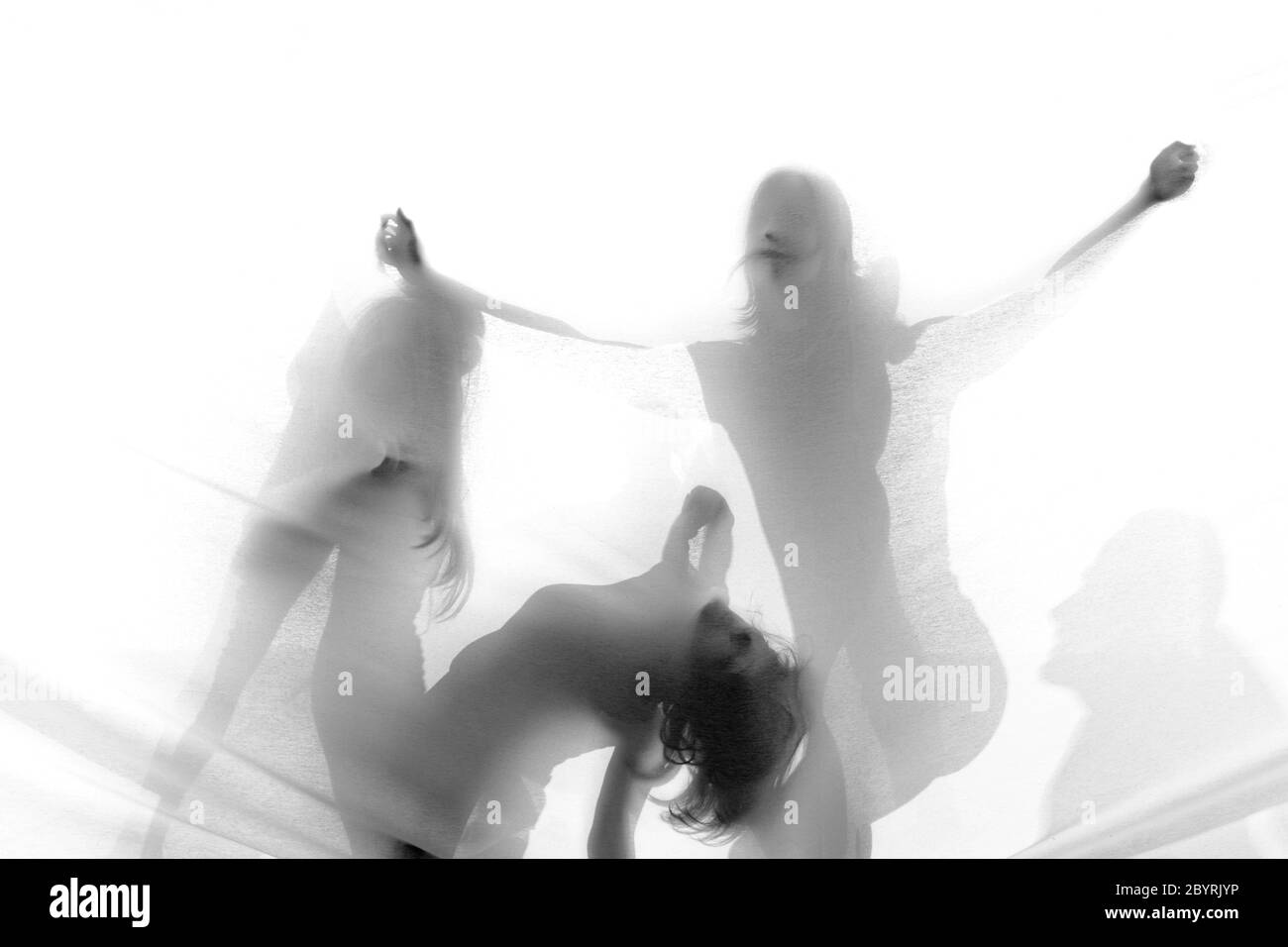 Groupe de danseurs contemporains sur scène Banque D'Images