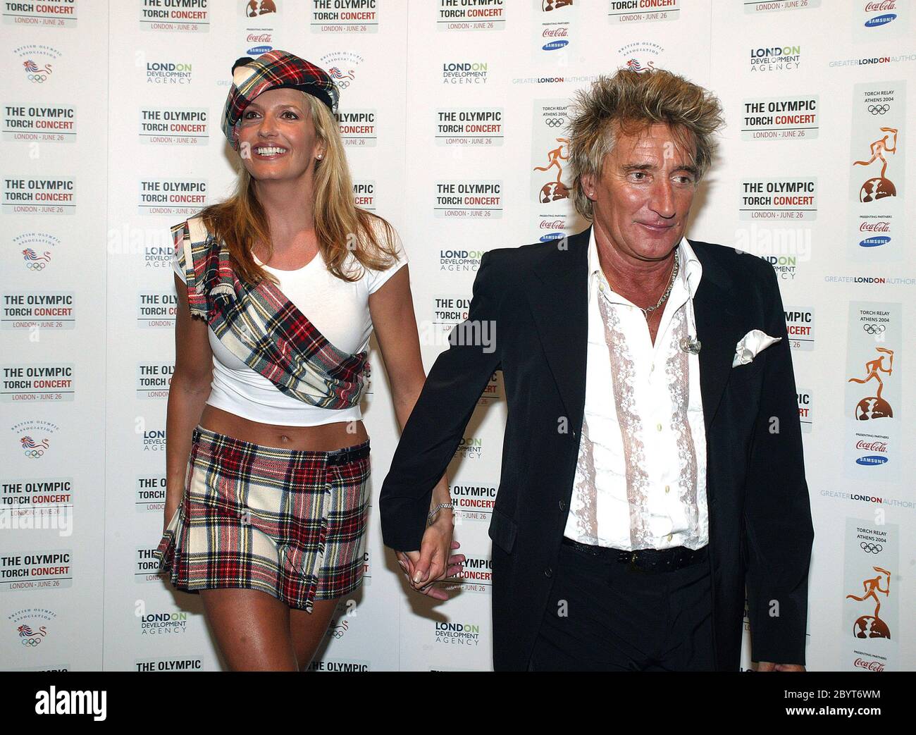 Concert de la flamme olympique au Pall Mall de Londres : Rod Stewart avec sa petite amie Penny Lancaster Banque D'Images