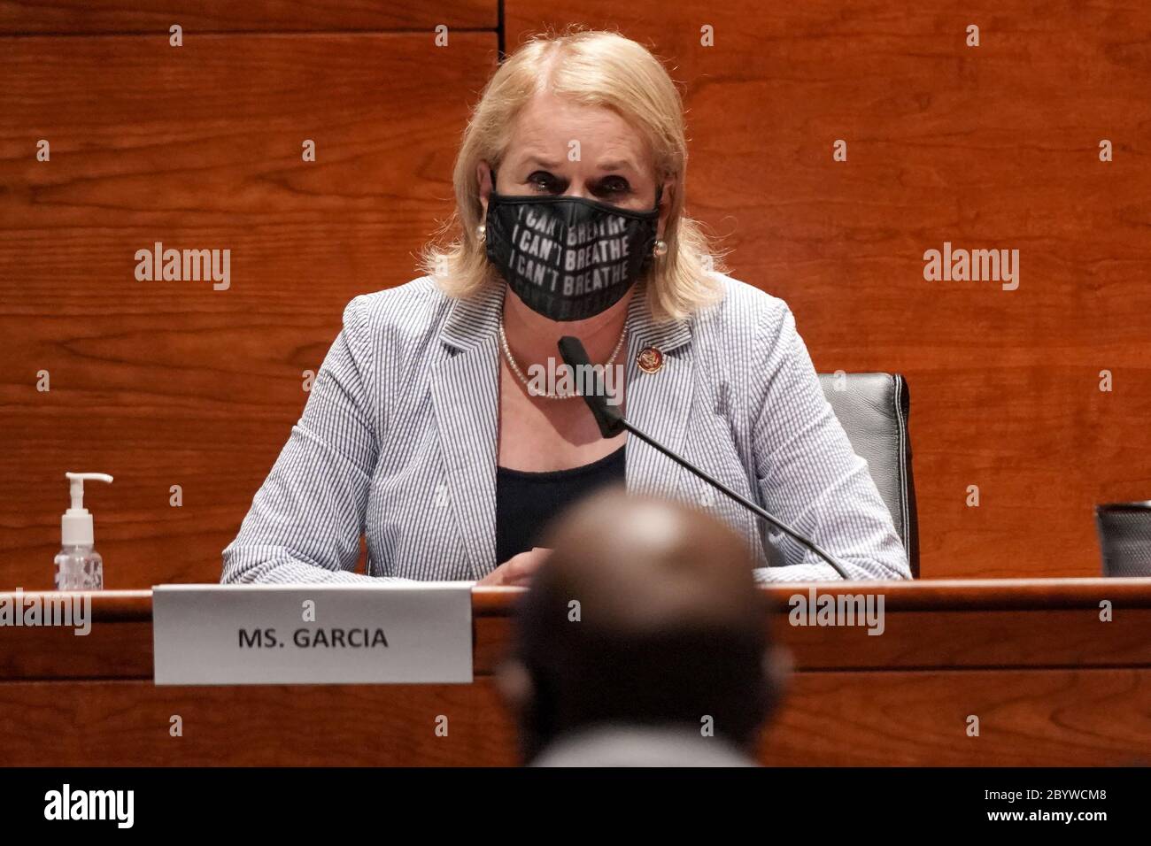 Washington, États-Unis. 10 juin 2020. La Représentante Sylvia Garcia (D-Texas) pose des questions lors d'une audience de la Commission judiciaire de la Chambre pour discuter de la brutalité policière et du profilage racial le mercredi 10 juin 2020. Le comité étudie les pratiques policières et la responsabilité à la lumière du décès de George Floyd alors qu'il était en détention à Minneapolis à la fin de mai. Photo de piscine par Greg Nash/UPI crédit: UPI/Alay Live News Banque D'Images