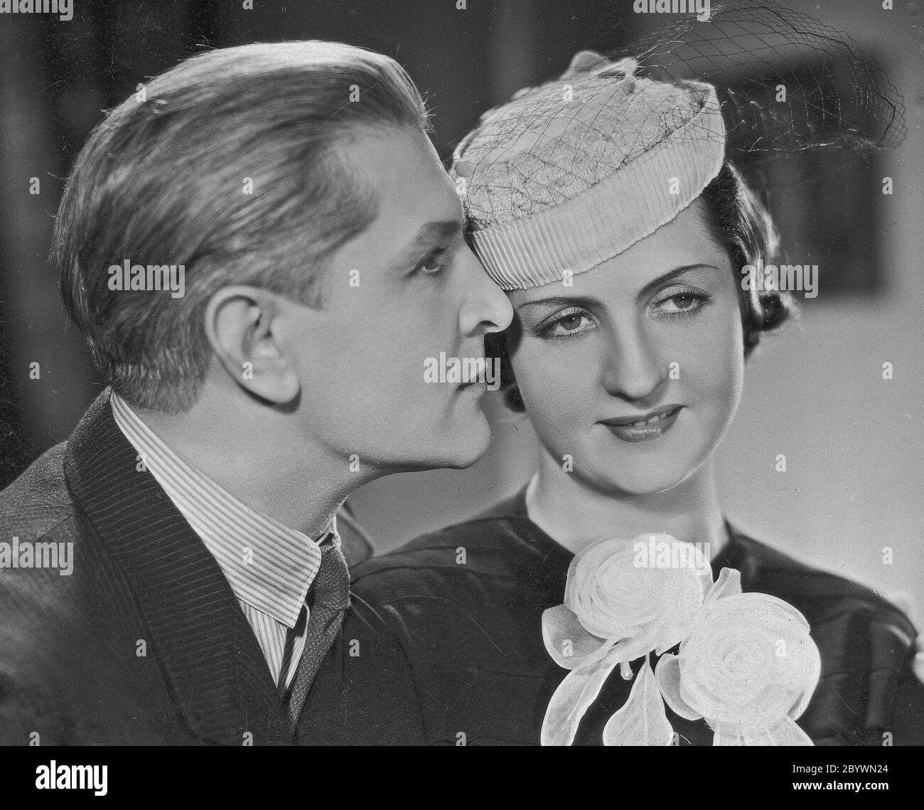 Jadwiga Smosarska jako Joasia i Franciszek Brodniewicz jako Robert Rostalski W jednej ze schen filmu Dwie Joasie ca. 1935 Banque D'Images