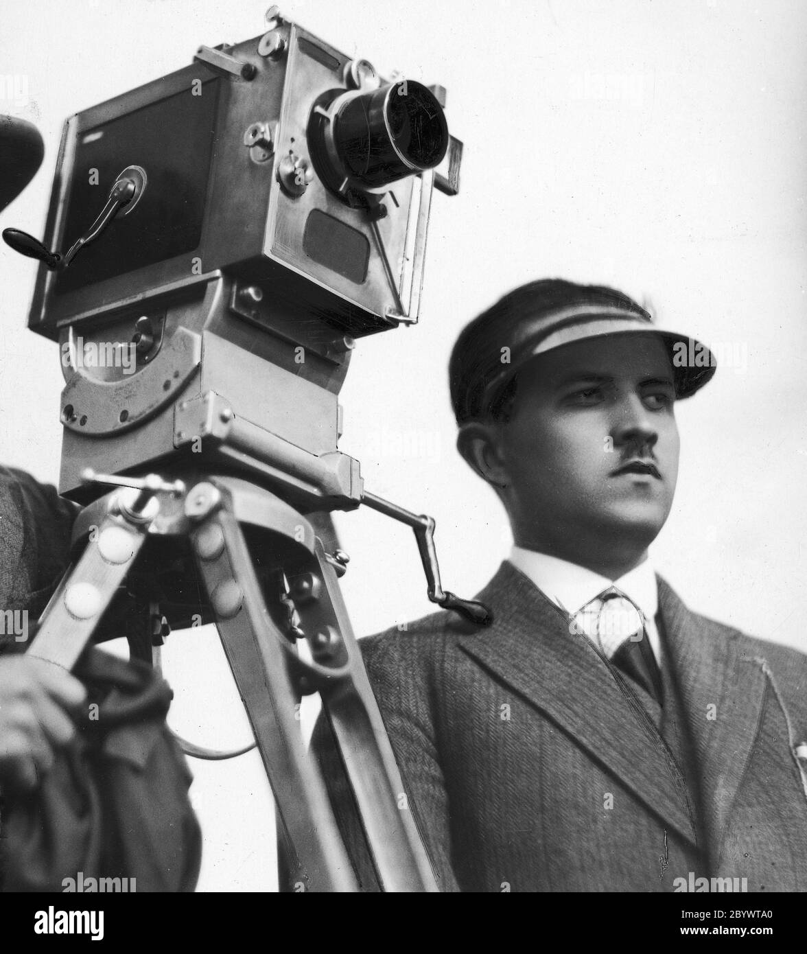 Henryk Szaro, théâtre et réalisateur. Photographie de la situation (au travail). Caméra de film visible du côté ca. 1931 Banque D'Images