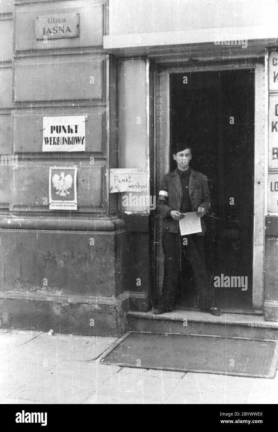 Soulèvement de Varsovie : centre de recruting à Jasna 5 Street dans le bâtiment de l'Orchestre Philharmonique ca. Août 1944 Banque D'Images