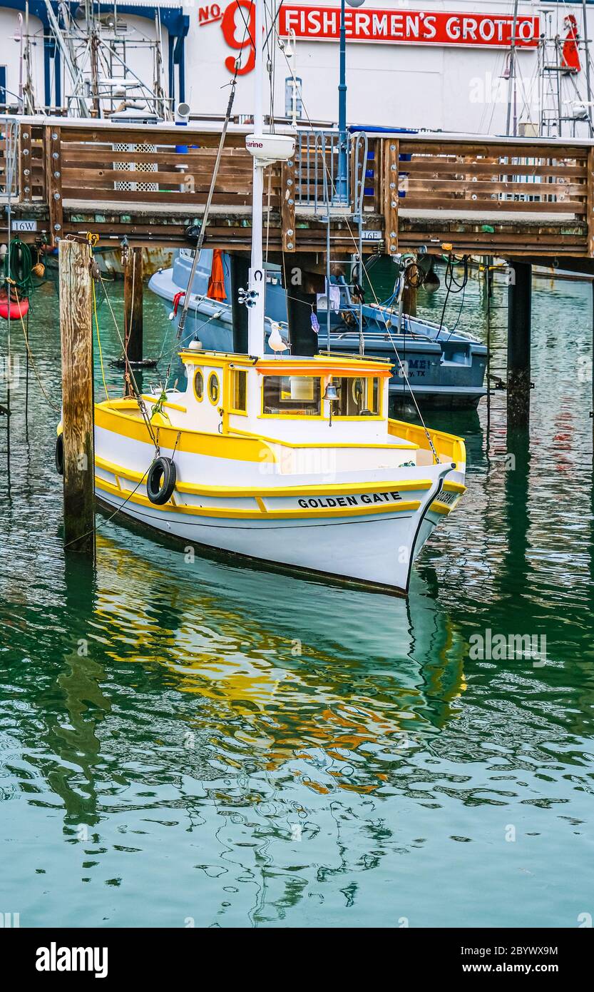 Bateau Golden Gate à la grotte de Fishermans Banque D'Images