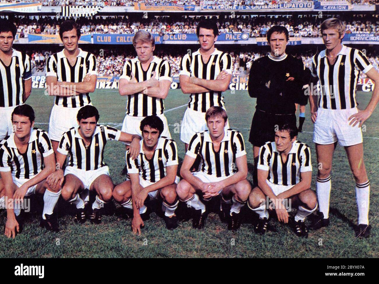 De gauche à droite, debout: S. Salvadore (capitaine), L. Spinosi, H. Haller, R. Bettega, R. Tancredi, F. Morini; croupié: F. Capello, A. Cuccureddu, P. Anastasi, G. Marchetti, G. Furino Banque D'Images