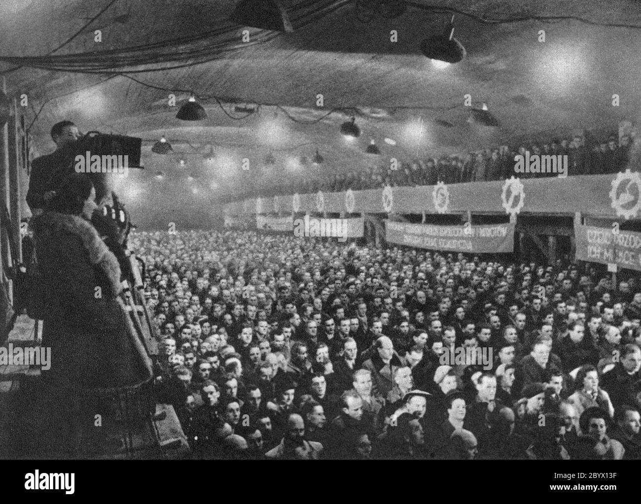 Rallye dans le tunnel de la route W-Z à Varsovie le 11 décembre 1948 Banque D'Images