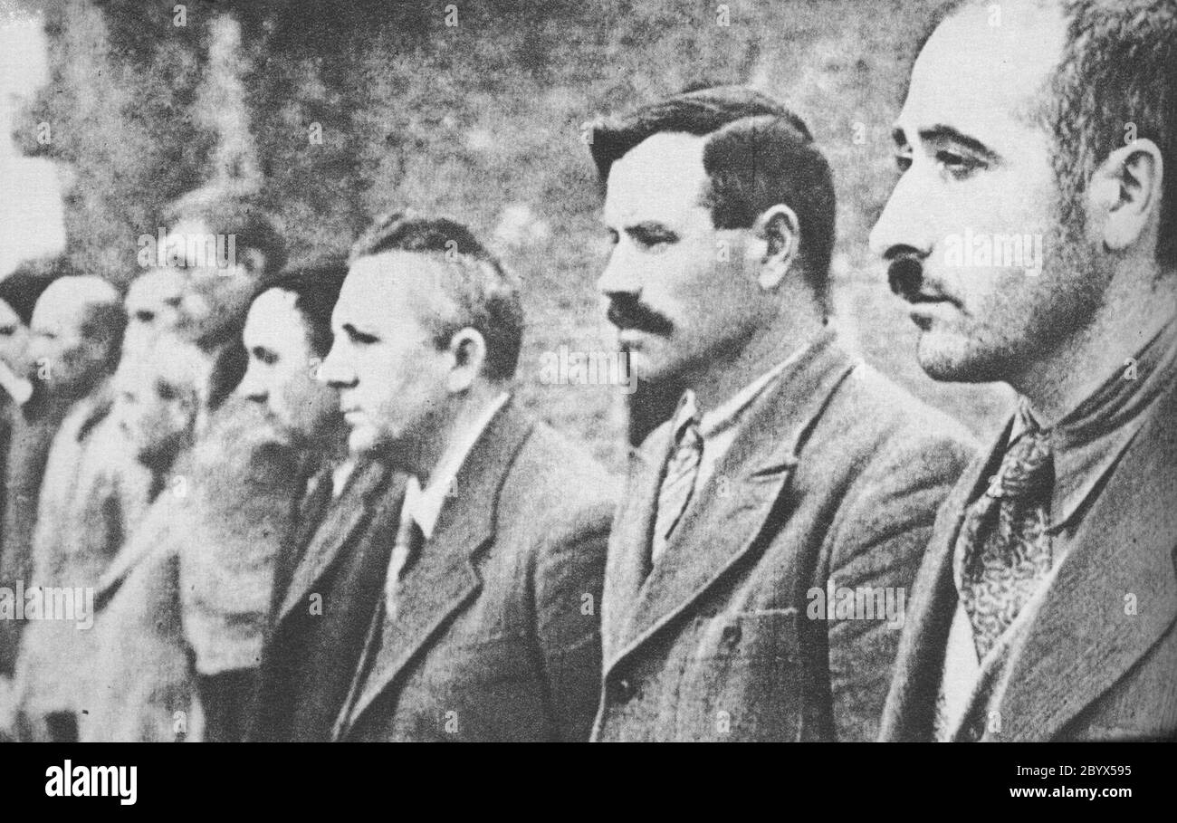 Camp d'internement allemand à fort VII de la forteresse de Toruń. Prisonniers polonais pendant l'appel de roulis. Dans les premiers mois de l'occupation allemande, quelques milliers de Polonais ont été emprisonnés à fort VII Au moins 600 d'entre eux ont été exécutés dans la forêt de Barbarka. L'un d'eux était Ignacy Styczeń de Gostkowo (deuxième de droite). Banque D'Images