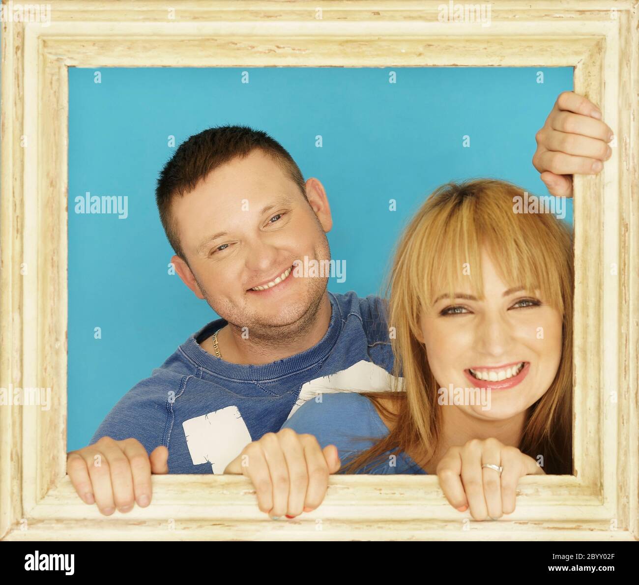 Couple amoureux dans le cadre photo. Banque D'Images